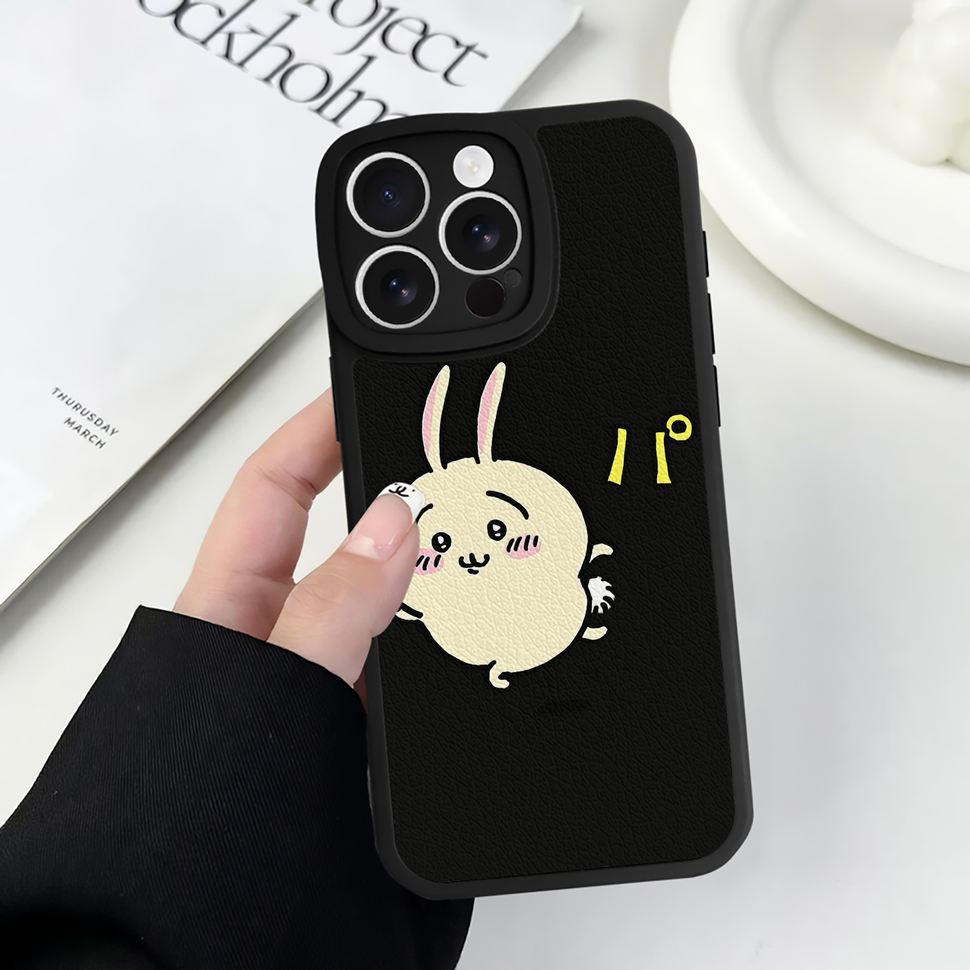 （画像用） ちいかわ うさぎ Chii-kawa usagi 【iPhone 16シリーズ対応】シリコンスマホケース（レザー調） 材質：シリコン